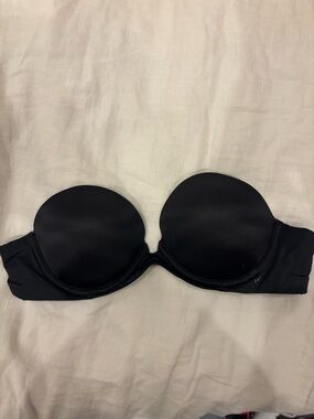 Victoria’s Secret strapless bra
